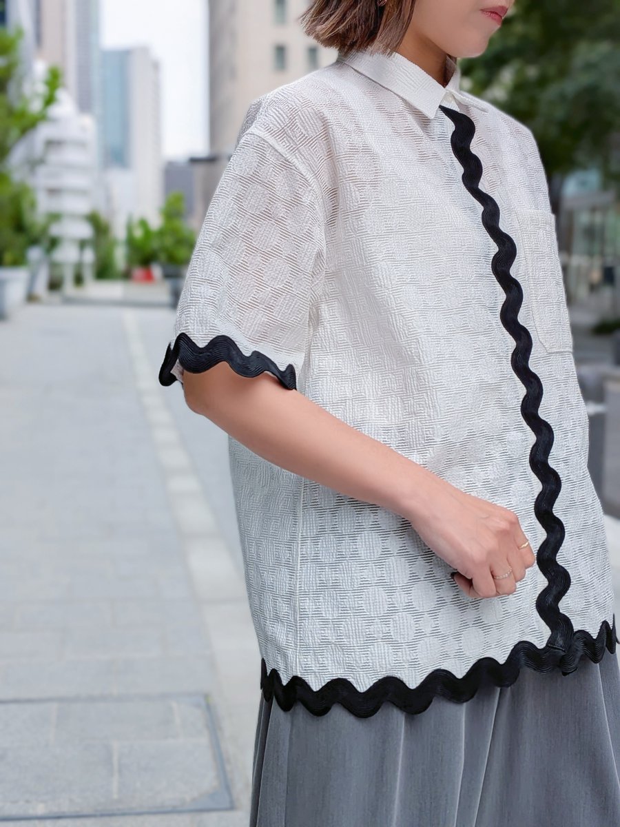 toraya111dep's tweet image. 程よく透けるジャガードでドライタッチなドット柄シャツ☆⁡
⁡波打ちしたような織りで配色がアクセントになり珍しい1枚🎶⁡
⁡#thomasmagpie
⁡ #blouse⁡
⁡￥⁡24200(tax in)⁡
⁡color：white / black
⁡ #ブラウスコーデ #シャツ #大人カジュアル #toraya111dep
instagram.com/p/DXOjlA6GozD/…