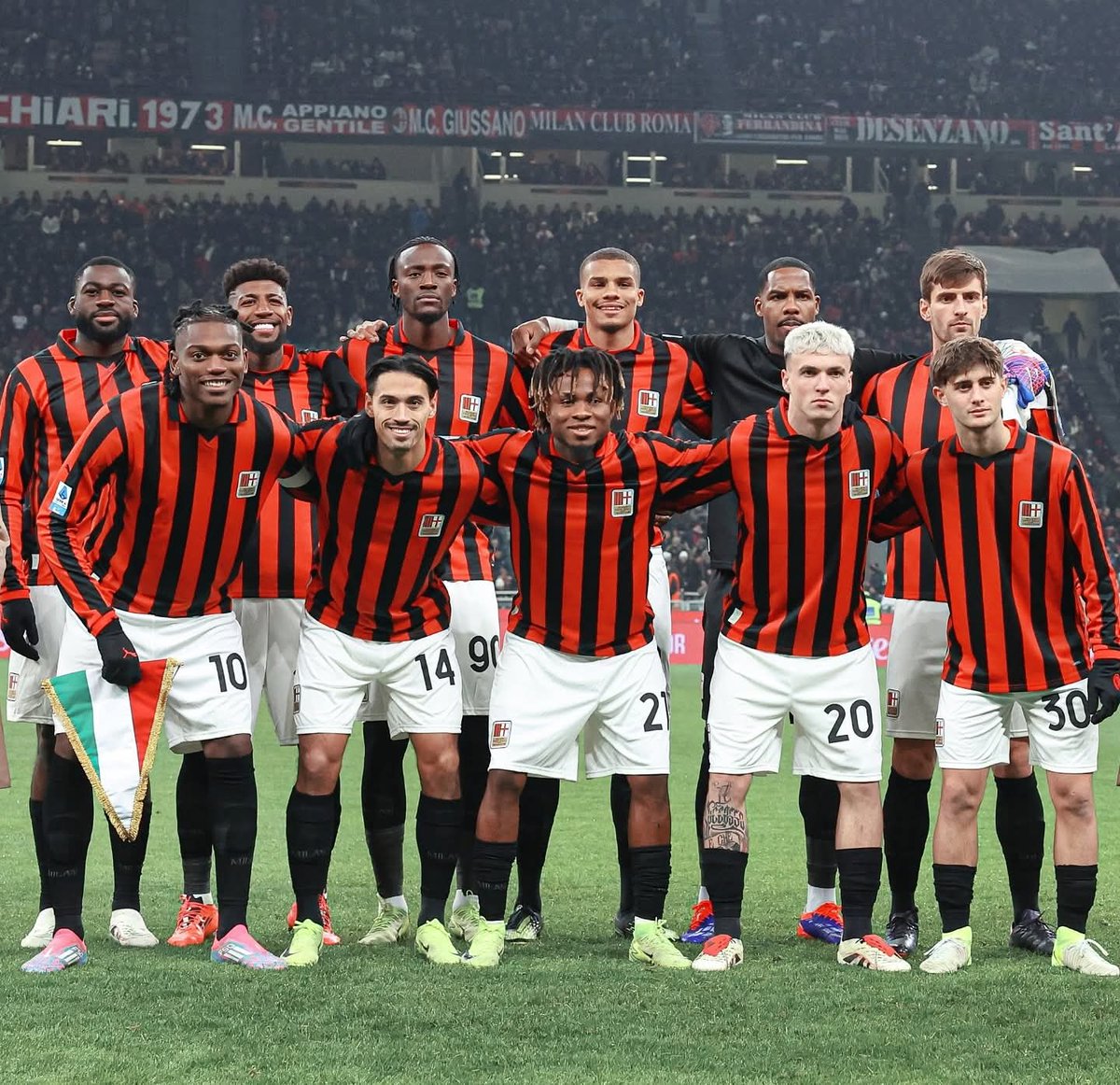 Tribun Milano tweet media