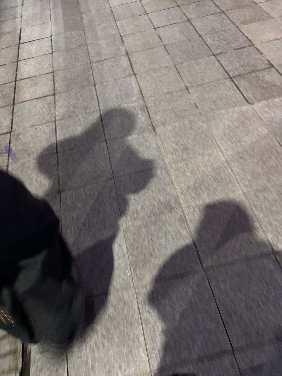 me72623162's tweet photo. 5年ぶりの韓国1人旅楽しかった！
思い出をひとつひとつ拾って。
いつも迎えに来てくれてた空港。
今は1人で彼のお店へ。
心配してくれたけど1人で行くって決めたからなんとか行けたよ！感動の再会はやっぱりサムギョプサル！笑
一緒に居るとたのしいね。ありがとう！
また1つ成長した！ https://t.co/xtzvnA6UNg