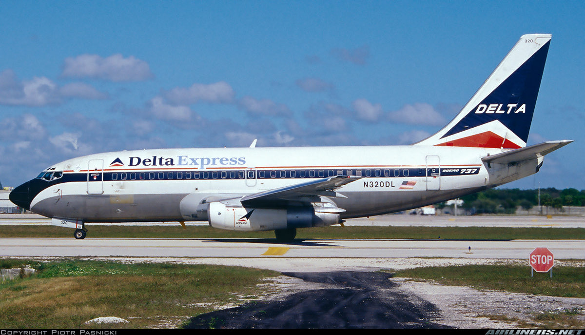 n194at's tweet image. Delta Express
Boeing 737-232 N320DL
FLL/KFLL Ft. Lauderdale-Hollywood Intl Airport
January 2002
Photo credit Piotr Pasnicki 
#AvGeek #Airline #Aviation #AvGeeks #Boeing #B737 #Delta #FLL #FortLauderdale @FLLFlyer @Delta 🇺🇸