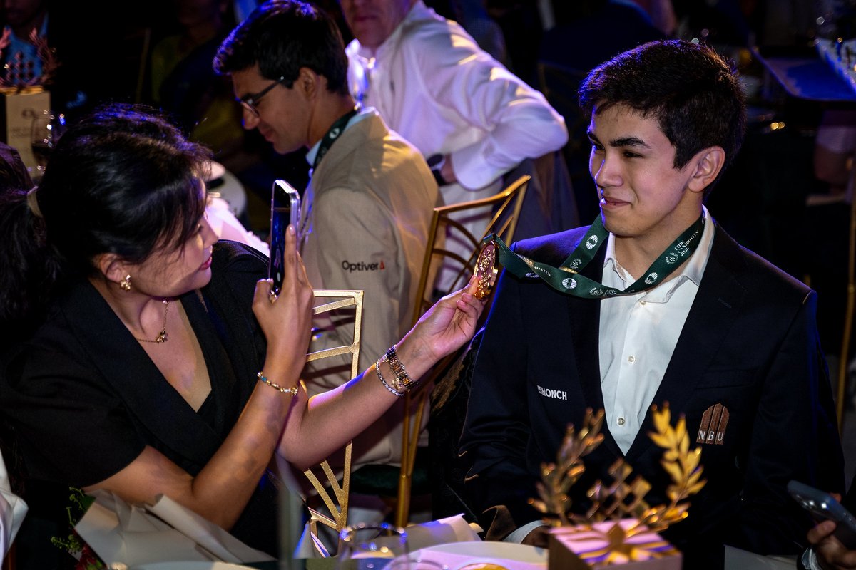 ChessbaseIndia's tweet image. What is success if you don't have friends to share it with! :)

Photos: Niki Riga/FIDE 

#chess #chessbaseindia #javokhirsindarov