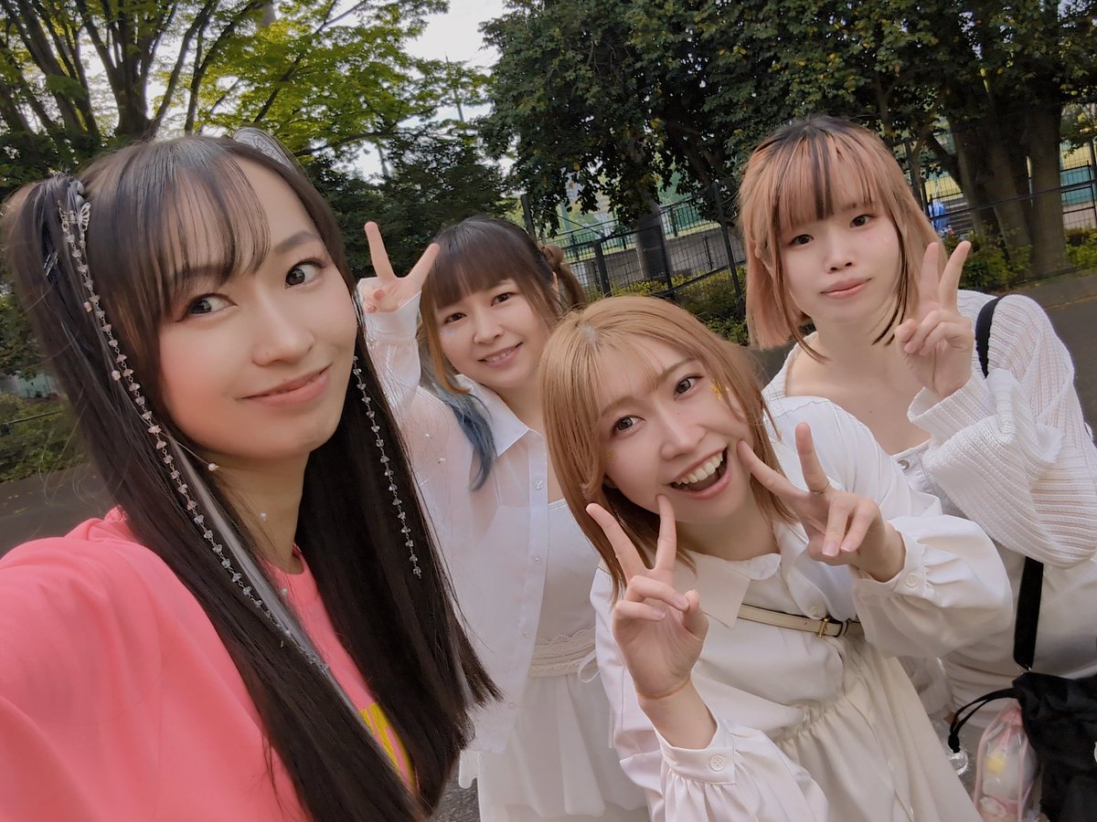 SHiROPiAさんと✨

春が似合う！！
今日のライブも楽しかったね。
今年も一緒に盛り上げてくれてありがとう〜☺️👐
#HottyFes2026春