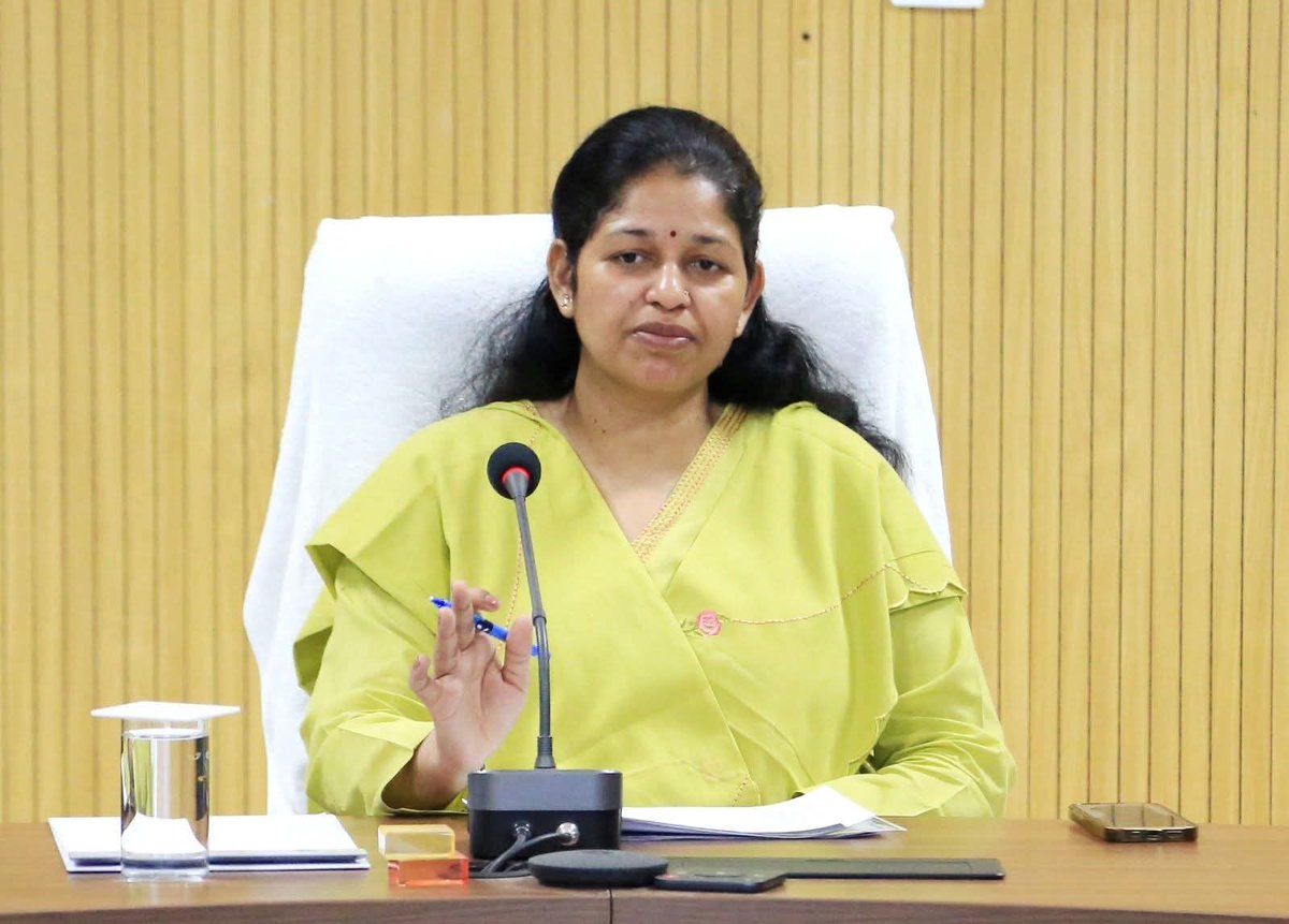 collectorsagar's tweet image. ➡️ कलेक्टर श्रीमती प्रतिभा पाल की अध्यक्षता में राजस्व अधिकारियों की बैठक 18 अप्रैल दिन शनिवार को दोपहर 2:30 बजे से आयोजित की जाएगी। 

@CMMadhyaPradesh @DrMohanYadav51 @JansamparkMP #jansamparkMP #sagar