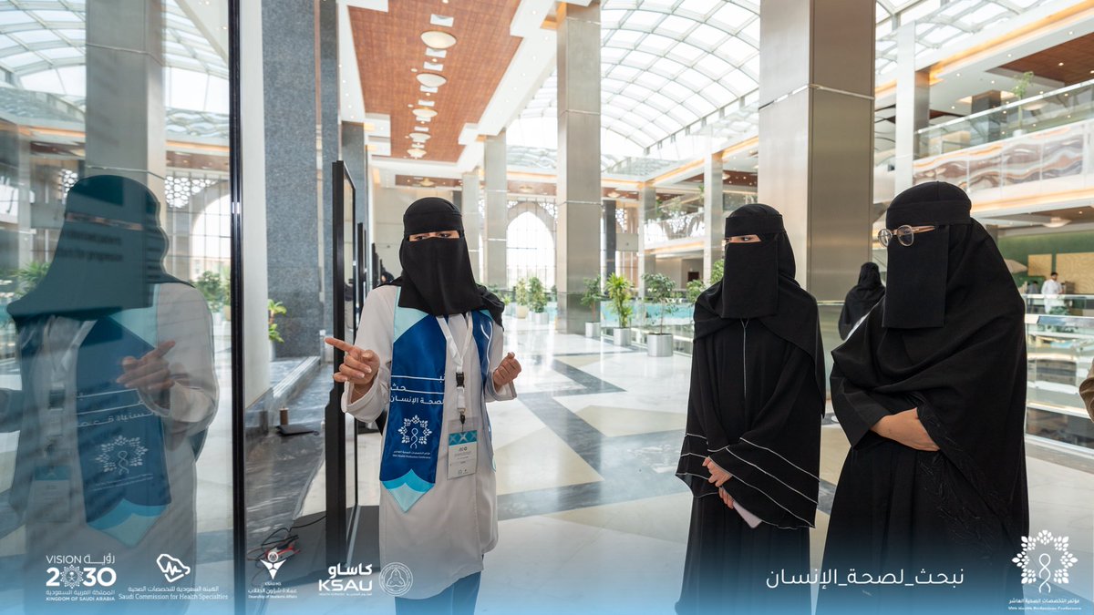 ksau_events's tweet photo. جانب من الإبداع البحثي في اليوم الأول
من مسابقة الملصقات البحثية ضمن فعاليات مؤتمر التخصصات الصحية العاشر
استعرض المشاركون أفكارهم المبتكرة ونتائج أبحاثهم التي تسهم في تطوير الممارسة الصحية وتحسين جودة الرعاية
نشارككم بعض اللقطات من هذه المنافسة المميزة 📸 
#نبحث_لصحة_الإنسان
#HPCX
#كاساو
