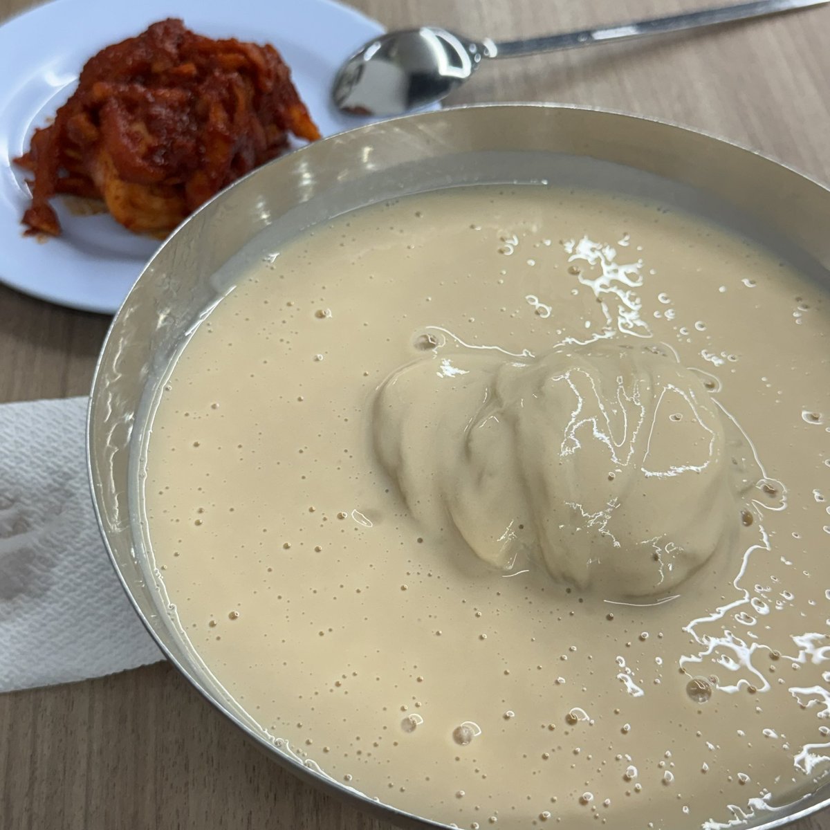 궁금햇던 진주집 콩국수를 먹엇습미다
한정판콩국수의나라에서 콩국수 잘라드릴까요? 발언 개인적으로 용서가 쫌 안되어가지고....