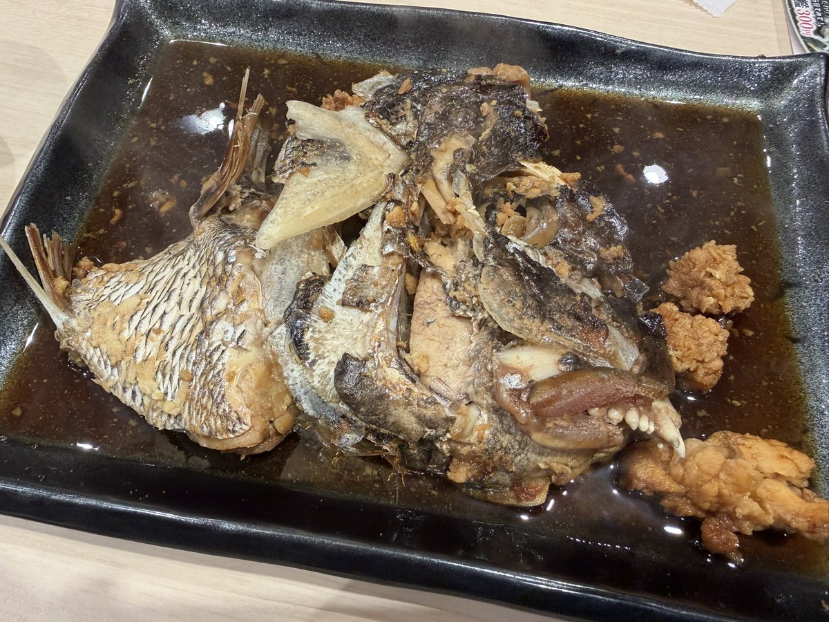 回転寿司らしからぬ鯛の兜煮で草
