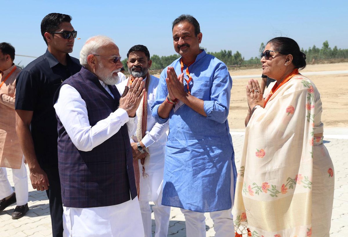 नारी सशक्तिकरण को नई दिशा देने वाले ऐतिहासिक 'नारी शक्ति वंदन अधिनियम' के लिए यशस्वी प्रधानमंत्री श्री <a href="/narendramodi/">Narendra Modi</a> जी का हृदय से आभार एवं अभिनंदन। यह ऐतिहासिक निर्णय देश की मातृशक्ति को आत्मनिर्भर बनाने और राष्ट्र की मुख्यधारा में उनकी प्रभावी भागीदारी सुनिश्चित करने की दिशा