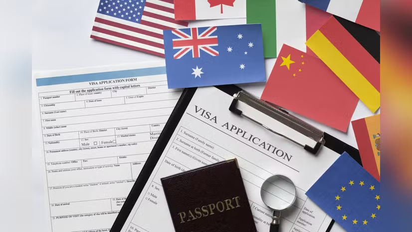 bsindia's tweet image. A proposed mass deportation plan targeting visa overstayers in Australia has triggered fresh concern among Indian students, even though the policy is not yet in force.

Details by @surbhiglori 👇

mybs.in/2g5QNWX

#Deportation #Visa #Australia #AustraliaVisa