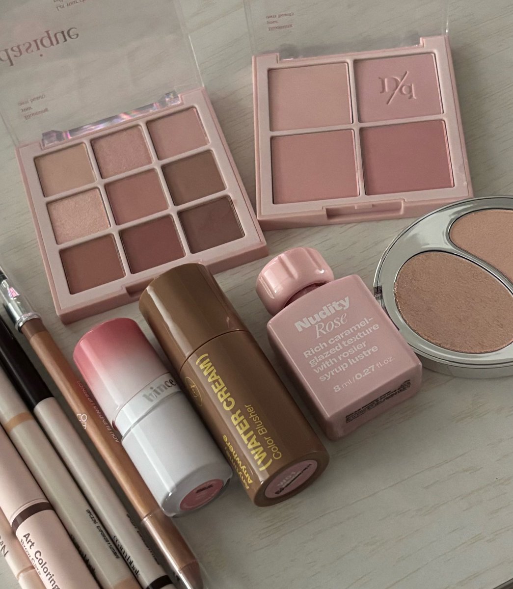 0i296_'s tweet image. dasiqueのローズミルクティー中心にした #motd
めおんさん買いした TIRTIRのハイライト 元からある艶っぽくなってなってめっちゃ良い！𛰙᭜𖫴𖫰𖫱𖫳𖫲𖫲𖫳𖫴𖫰𖫱꛰ ᭜𖫴𖫰𖫱𖫳𖫲𖫲𖫳𖫴𖫰𖫱꛰ಣ