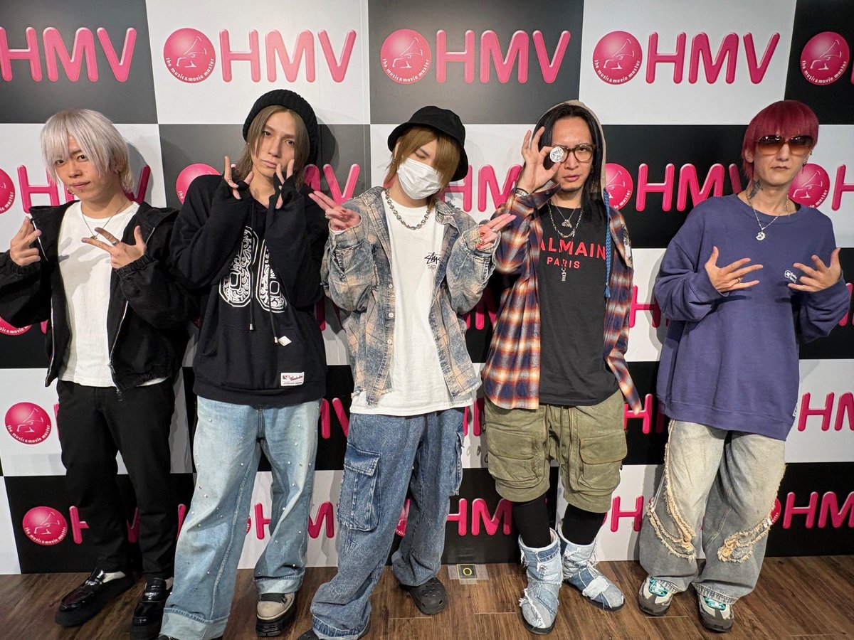 HMV_Sapporo's tweet photo. 【#vistlip】
本日はイベントありがとうございました‼️✨
久々にイベントが実施でき、スタッフ一同とても嬉しい限りです😂🎶
終了後メンバーの皆さんよりサイン色紙もいただいています✍️
そして明日からいよいよ…‼️
📍札幌PLANTにて
🔥🔥2DAYSライブ🔥🔥
参戦される皆さま、全力で楽しんでください🖤 https://t.co/gnfd0CMsyp