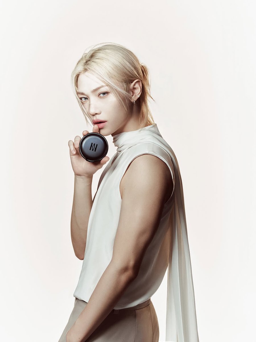 HERA WITH #FELIX 

The sensation you’ve never felt before.
Powder, reimagined in a cushion. 

ICONIC.
Black Cushion Mesh Powder.

FELIX AT HERA BLACK EVENT
#FELIXxHERA