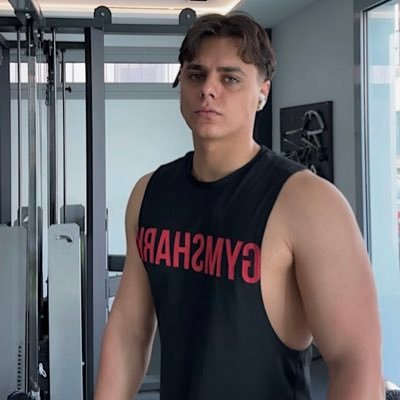 <a href="/JuanAntonioAF16/">Juan Antonio AF</a> ¿Y no te abochorna salir así?