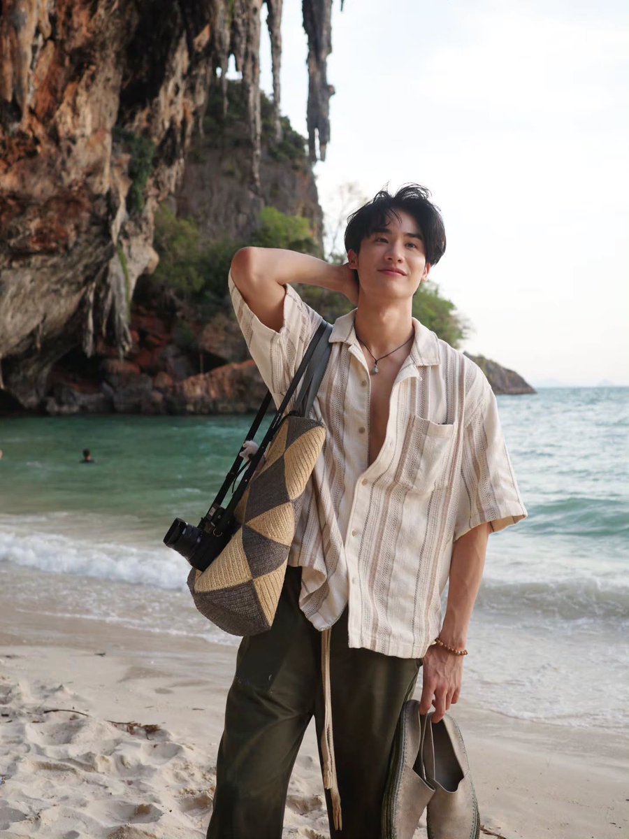 All_Tay_tawan_V's tweet image. น้องบ่าวนี้หล่อคาด เดินผ่านตัวหอมฉุย 
 เหมือนดาราเลย #Tawan_V