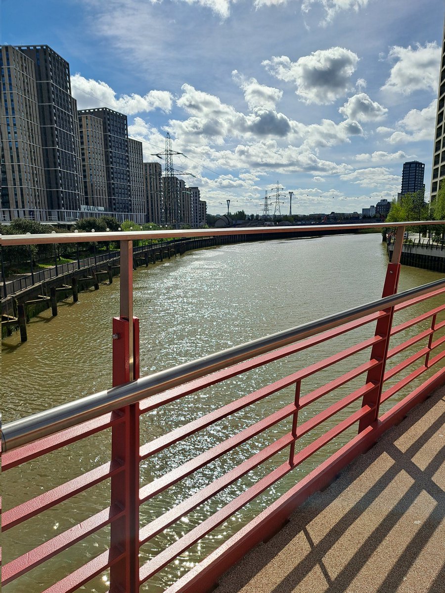 AuthorTracyRees's tweet image. On the train now, heading home. Here are a few more London pics, from Tuesday's foray to east London. These were taken on my walk along the banks of the river Lea, towards the wharf. A new area to me. It's been a great trip #London #books #authorlife #research #friends