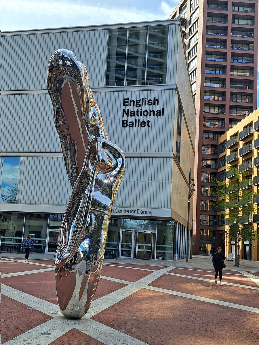 AuthorTracyRees's tweet image. On the train now, heading home. Here are a few more London pics, from Tuesday's foray to east London. These were taken on my walk along the banks of the river Lea, towards the wharf. A new area to me. It's been a great trip #London #books #authorlife #research #friends