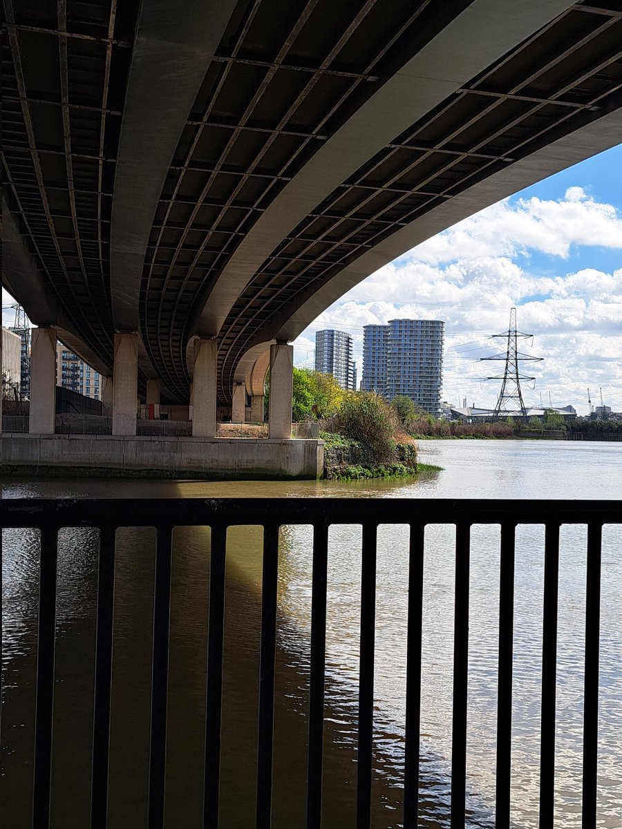 AuthorTracyRees's tweet image. On the train now, heading home. Here are a few more London pics, from Tuesday's foray to east London. These were taken on my walk along the banks of the river Lea, towards the wharf. A new area to me. It's been a great trip #London #books #authorlife #research #friends