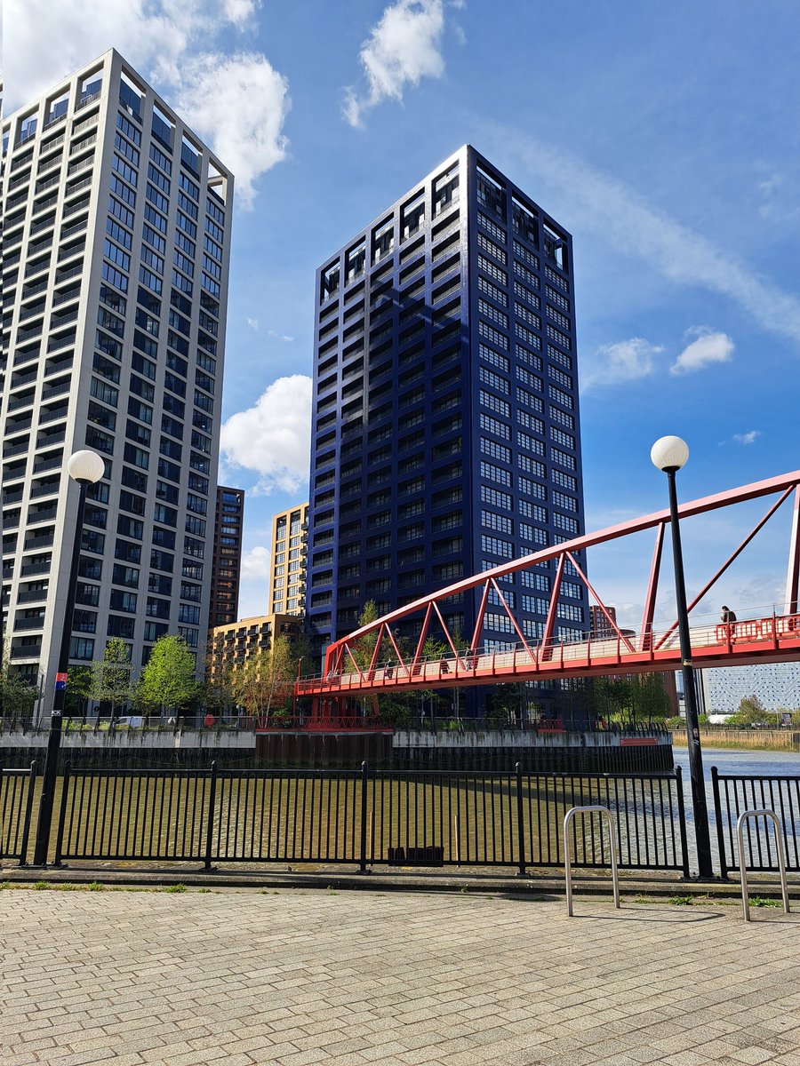 AuthorTracyRees's tweet image. On the train now, heading home. Here are a few more London pics, from Tuesday's foray to east London. These were taken on my walk along the banks of the river Lea, towards the wharf. A new area to me. It's been a great trip #London #books #authorlife #research #friends