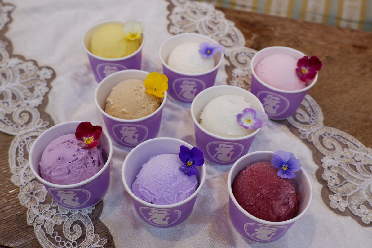 Mrs.Charlotte tweet media