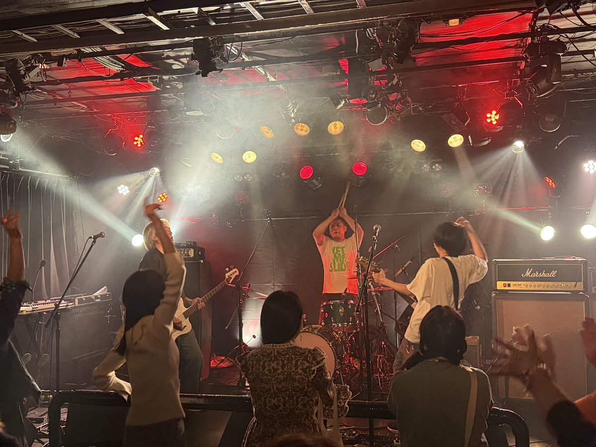 TAKAKI_SS's tweet image. アキバにパーツ買いに来たらWash?に出会えた！
FUZZ過ぎるライブ！
@wash_368 
#fuzz