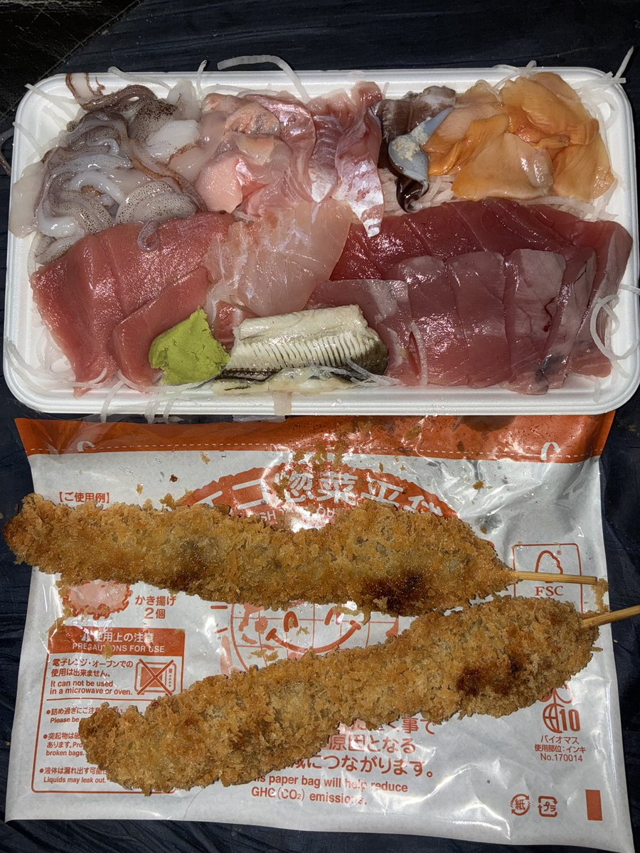 今日も
京王線　京王多摩川駅
途中下車して

鮮魚えびす
<a href="/senngyo_ebisu/">京王多摩川　鮮魚えびす　店主マコト　（社会人バンド「mille69」Ｇｔ）</a>  へ

お刺身とフライを購入

ゆっくり
頂きます🐟
#鮮魚えびす
#京王多摩川