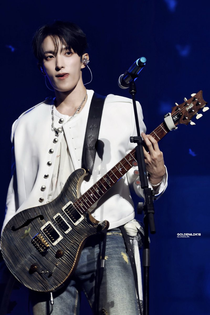 golden6_dk18's tweet image. 20260417 DXS [SERENADE] ON STAGE 인천💍

𝙃𝙚 𝙞𝙨 𝙖 𝙧𝙤𝙘𝙠𝙨𝙩𝙖𝙧🎸🤘🏻 

#SEVENTEEN #DK #도겸 #DOKYEOM #석민 
#세븐틴 #ソクミン #ドギョム #李碩珉