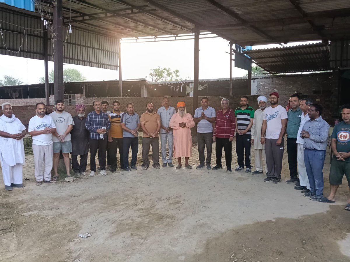 scsinglaoffice's tweet photo. ਅੱਜ ਸ਼੍ਰੀ ਚੰਦ ਗਊਸ਼ਾਲਾ, ਬੁੱਢਲਾਡਾ ਵਿਖੇ ਨਤਮਸਤਕ ਹੋਣ ਅਤੇ ਗਊ-ਸੇਵਾ ਕਰਨ ਦਾ ਸੁਭਾਗ ਪ੍ਰਾਪਤ ਹੋਇਆ। ਗਊ-ਸੇਵਾ ਕਰਕੇ ਜੋ ਮਨ ਨੂੰ ਸਕੂਨ ਮਿਲਿਆ, ਉਸ ਨੂੰ ਸ਼ਬਦਾਂ ਵਿੱਚ ਬਿਆਨ ਨਹੀਂ ਕੀਤਾ ਜਾ ਸਕਦਾ। https://t.co/pdTwvwF5gv
