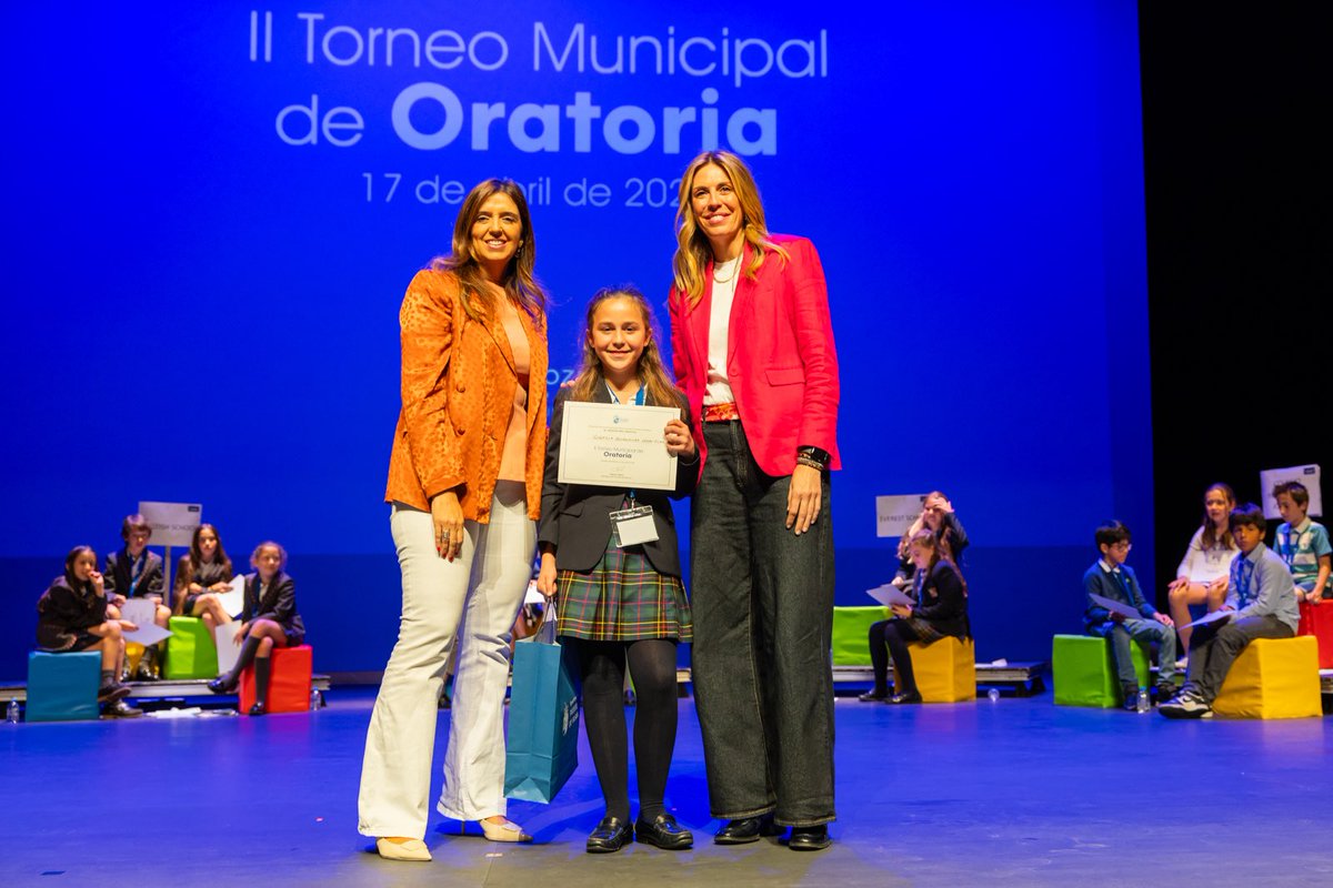 PalomaTejero_'s tweet photo. Llenazo en el MIRA con el Torneo de Oratoria de Pozuelo, una iniciativa de nuestro programa electoral por la que este curso han pasado casi 700 alumnos de distintos coles de nuestra ciudad https://t.co/1sDDMGDubO
