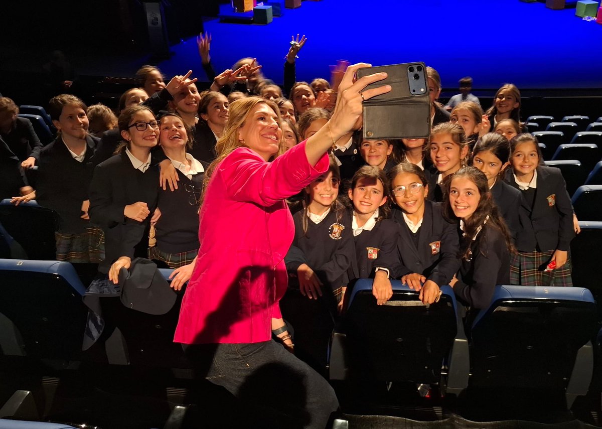 PalomaTejero_'s tweet photo. Llenazo en el MIRA con el Torneo de Oratoria de Pozuelo, una iniciativa de nuestro programa electoral por la que este curso han pasado casi 700 alumnos de distintos coles de nuestra ciudad https://t.co/1sDDMGDubO