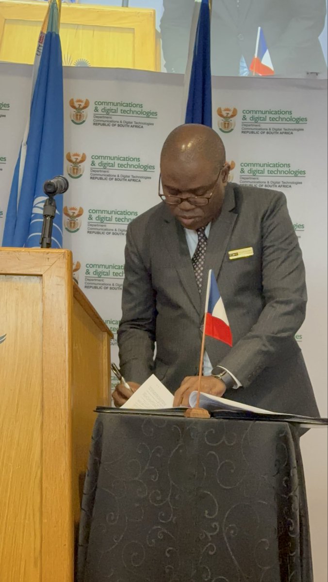 go2uj's tweet image. A landmark moment as the MoU is signed between UJ and the Ministry, positioning the UNESCO Chair as a strategic driver of Africa’s digital transformation and knowledge equity. 🤝

#UJAllTheWay #UNESCO