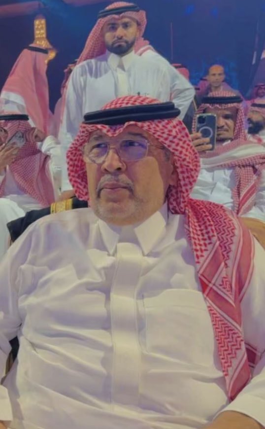 الأمير ممدوح بن عبد الرحمن بن سعود بن عبدالعزيز بمناسبة زواج بدر محمد عبده ابن فنان العرب ❤️
#محمد_عبده