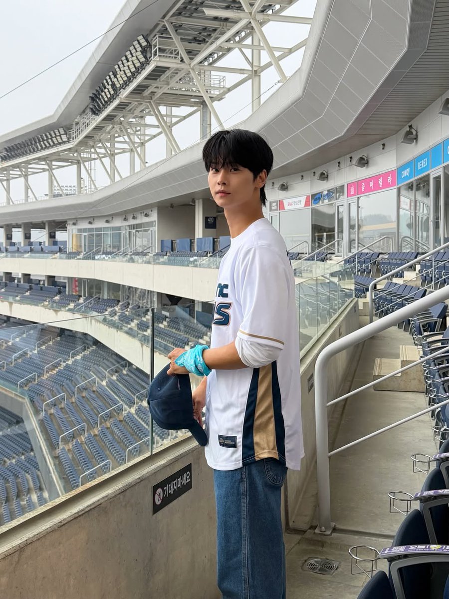 𝐻𝑒𝑙𝑙♡゚ tweet media