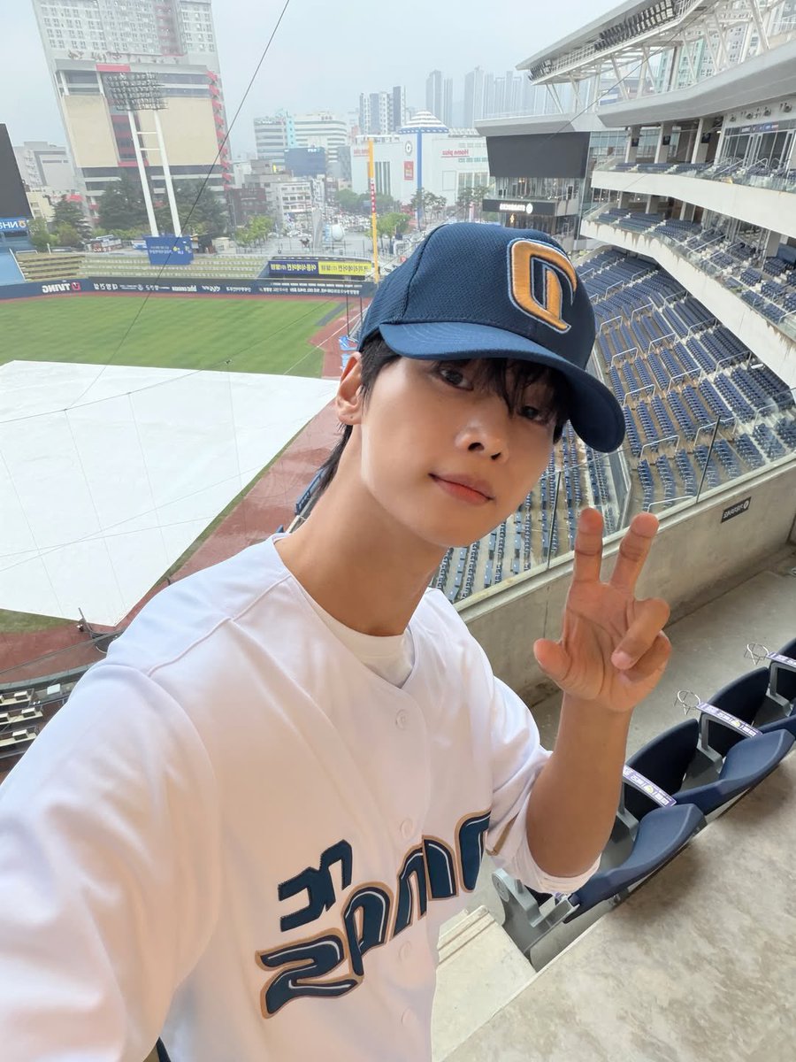 𝐻𝑒𝑙𝑙♡゚ tweet media