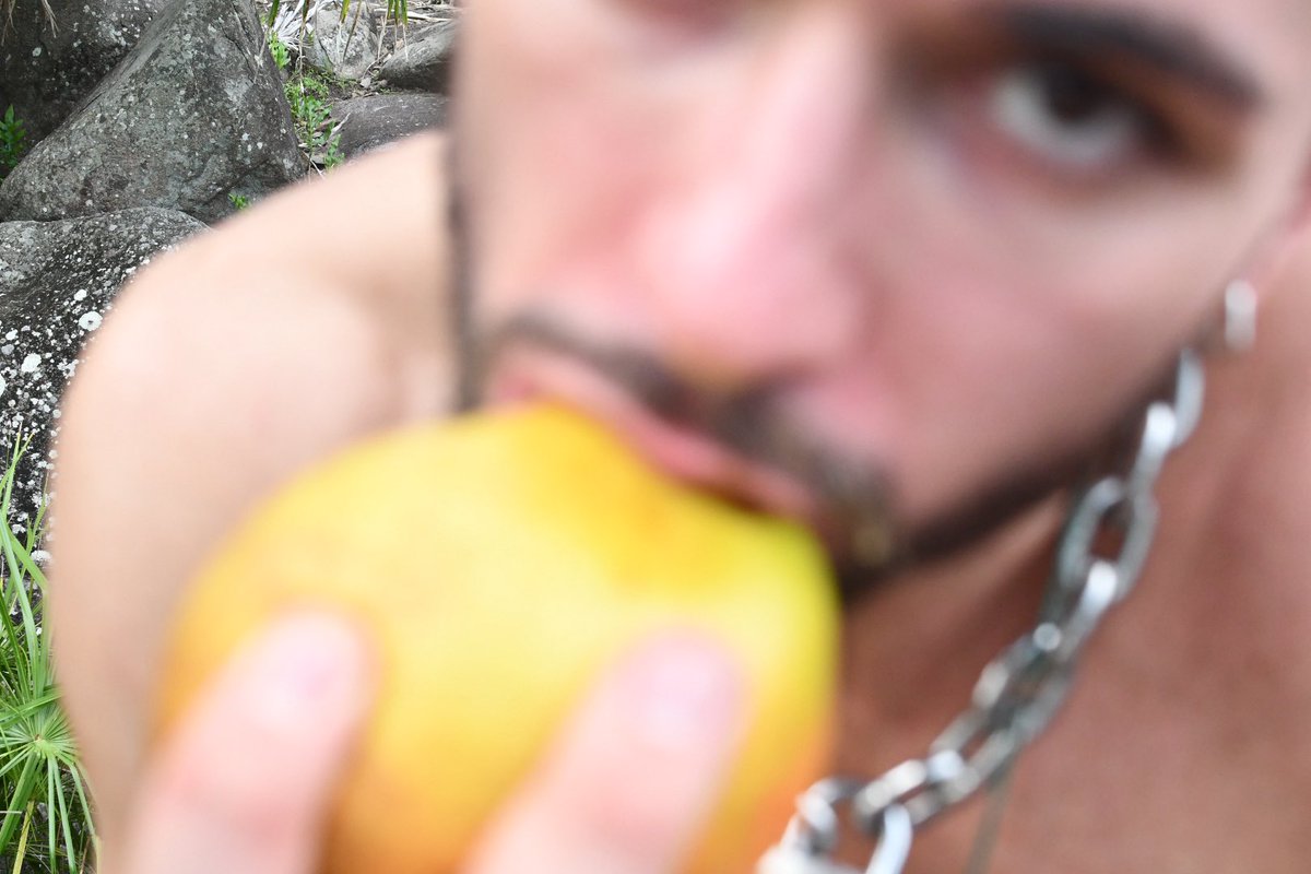 fleshandflame's tweet photo. Mango madness bout to get juicy….. https://t.co/X9w87SkbU2