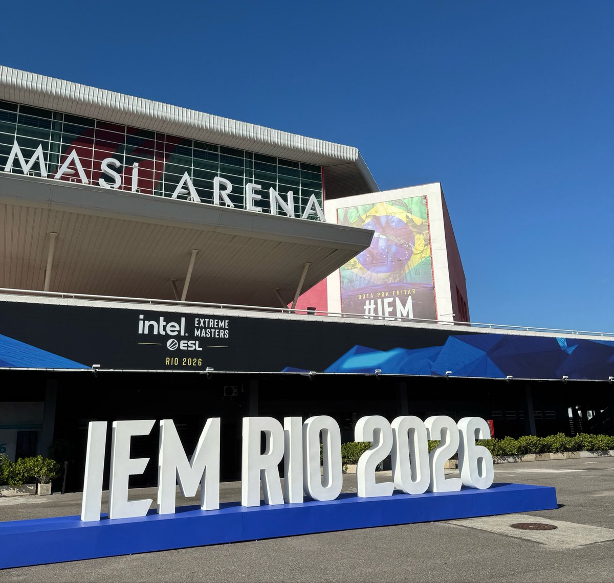 oliverbrix's tweet photo. bom dia 🌄 #IEM https://t.co/NFgygpaOgp