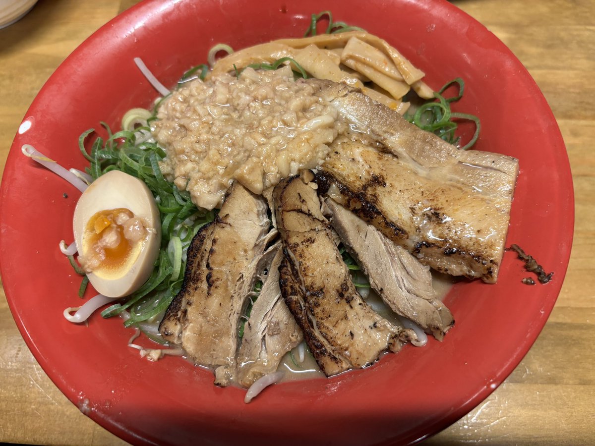 しとらす tweet media