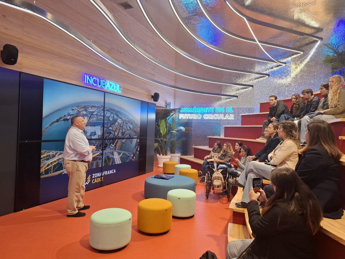 ZFCadiz's tweet image. 👩‍🎓🧑‍🎓 Te recordamos que en #ZonaFranca hacemos #visitasguiadas enfocadas a #colegios, #institutos, #asociaciones y otras entidades interesadas en conocer desde dentro nuestro trabajo.

¡Reserva tu día!📆

Más info aquí👇
zonafrancacadiz.com/visitas-guiada…

#Formación #Visitas #Estudiantes