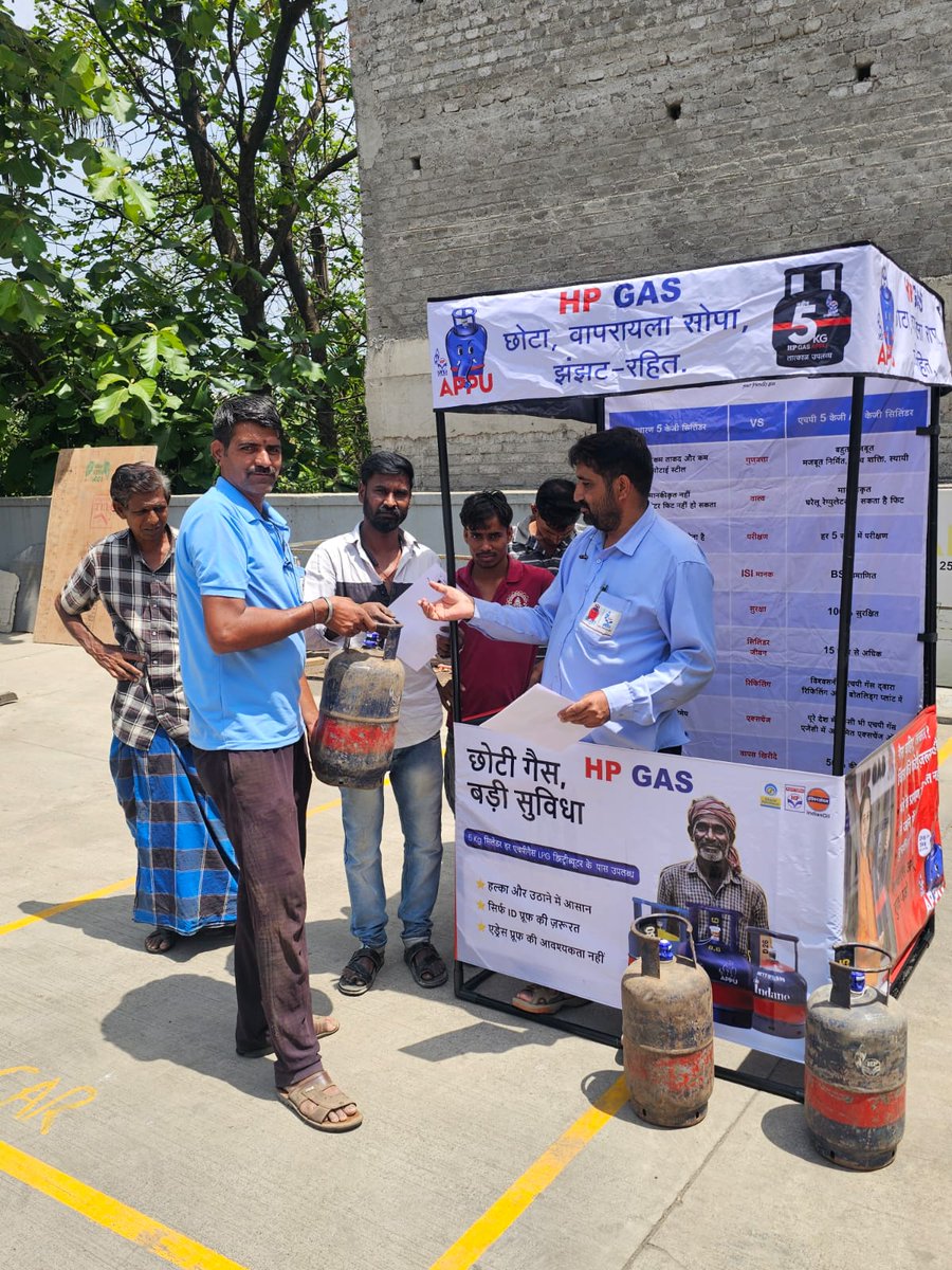 ganeshkarwar's tweet photo. Badhe HP Gas Agenxy #Pune conducted camp for labours in Pisoli #HPGas appeals all migrant workers to remain calm. Visit the nearest HP Gas Distributor with valid ID proof and take your #5Kg Appu cylinder home. #StayCalm #NoNeedToPanic #HPGasAppu #NoDocumentation https://t.co/LvsfxqRlE8