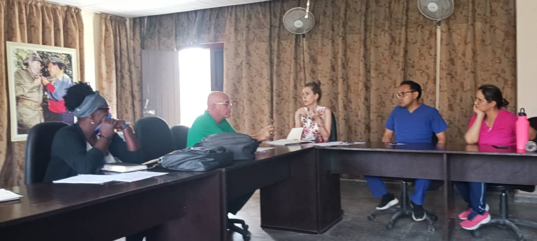 diaz_molleda's tweet photo. Sr recibe visita de funcionarios de Servicios Médicos Cubanos en la FCM Julio Trigo, excelente espacio de intercambio.
#CubaVencerá 
#CubaEstáFirme
#LaPatriaSeDefiende https://t.co/RiSIgwvZtN