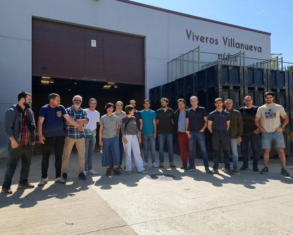 neiker_BRTA's tweet image. 🍇¡Apoyando al sector vitícola vasco!

🌱Salida técnica a distintos viveros de Navarra junto a representantes de las Denominaciones de Origen de #vino de #Euskadi, @UAGAiNFO y Diputación de @Araba, con el objetivo de conocer de primera mano procesos clave del sector vitivinícola.