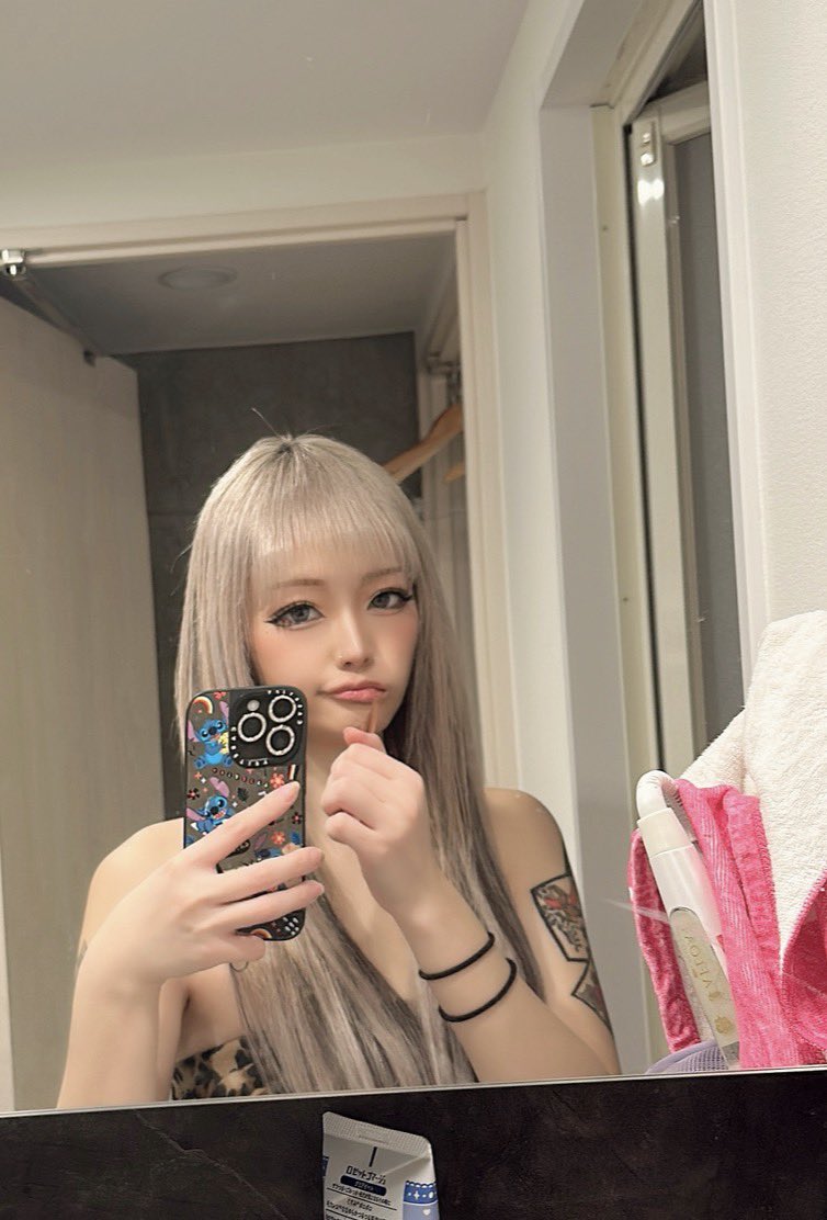 TADANOGAL0112's tweet image. 前髪伸ばそうと思ってたけどやっぱり切ってしまった✂️
ほんで爪ないの違和感でしかないんやけど😜

#ギャル #新橋 #ガルバ #コンカフェ