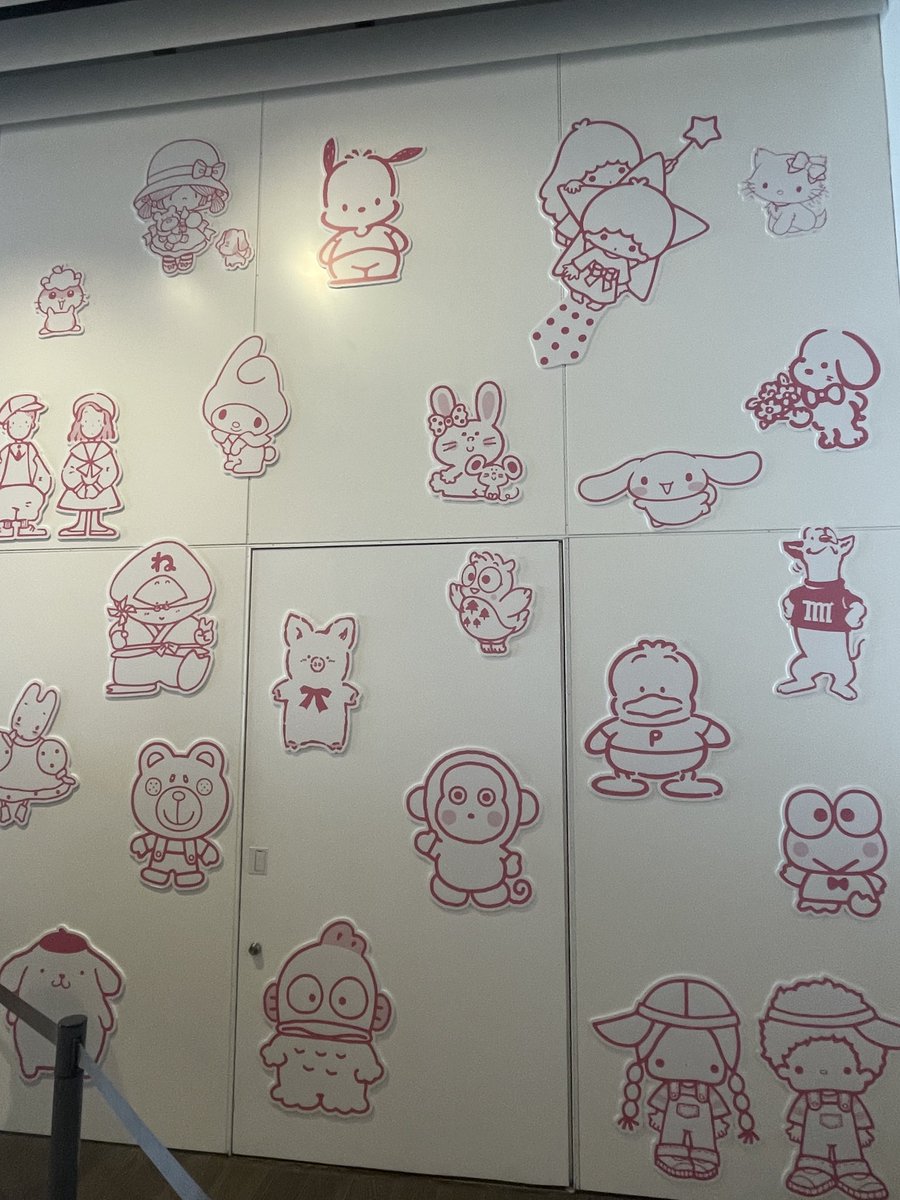Chiru_ha's tweet photo. サンリオ展行ってきた✨懐かしいキャラとか昔持ってたグッズもあってかわいいがあふれてた🍓 https://t.co/2llTTidsKO