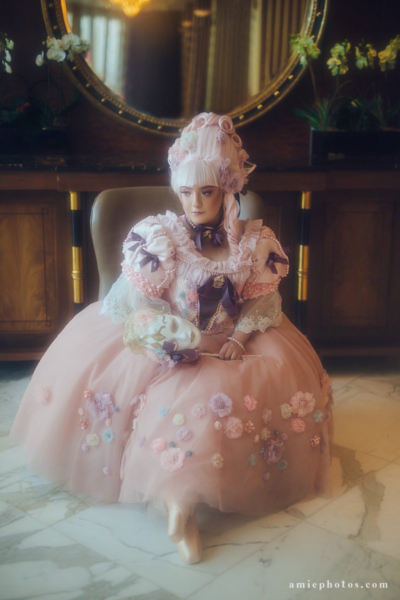 Synapticseams's tweet image. What your “photoshoots only” cosplay?! 

Mine is definitely Sakizo Violetta. Between the insanely heavy beading, fabric, and wig… and the pointe shoes. I can’t wear the cosplay long.

#cosplayers