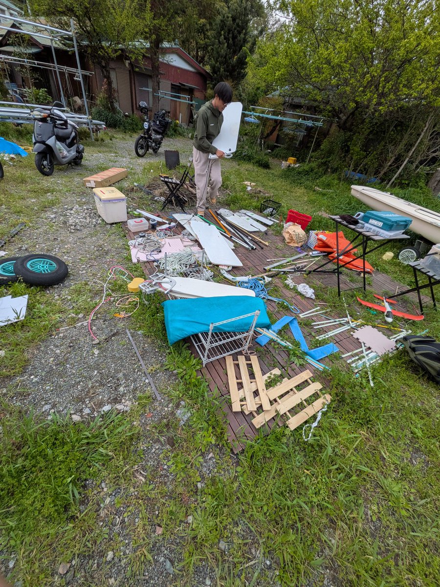 weekensailing's tweet photo. レーザー級が欲しい学生セーラー、その辺の好きな艤装品持って行って、ヨットバイキング方式 https://t.co/pgTSL9dRBl