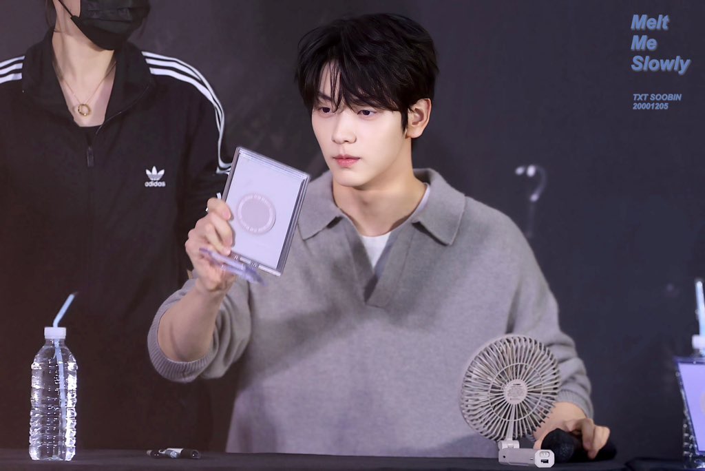 𝙈𝙚𝙡𝙩 𝙈𝙚 𝙎𝙡𝙤𝙬𝙡𝙮 tweet media