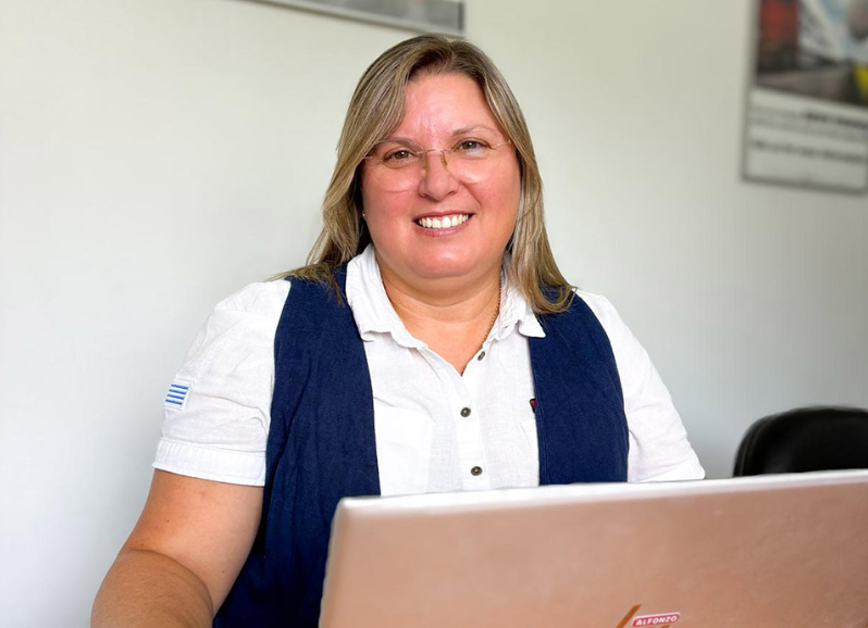 🗞️ En nota para <a href="/TranspCarretero/">Transporte Carretero</a>, Karina Eloísa Rapetti Rodríguez, gerenta de finanzas de 𝐑𝐞𝐝𝐢𝐥𝐨𝐲 𝐒.𝐀., empresa socia #CIU⚙️ destacó rol de las mujeres en la transformación de la #industria metalúrgica.

🗣️ "𝐿𝑎𝑠 𝑚𝑢𝑗𝑒𝑟𝑒𝑠 𝑎𝑝𝑜𝑟𝑡𝑎𝑚𝑜𝑠 𝑚𝑖𝑟𝑎𝑑𝑎𝑠