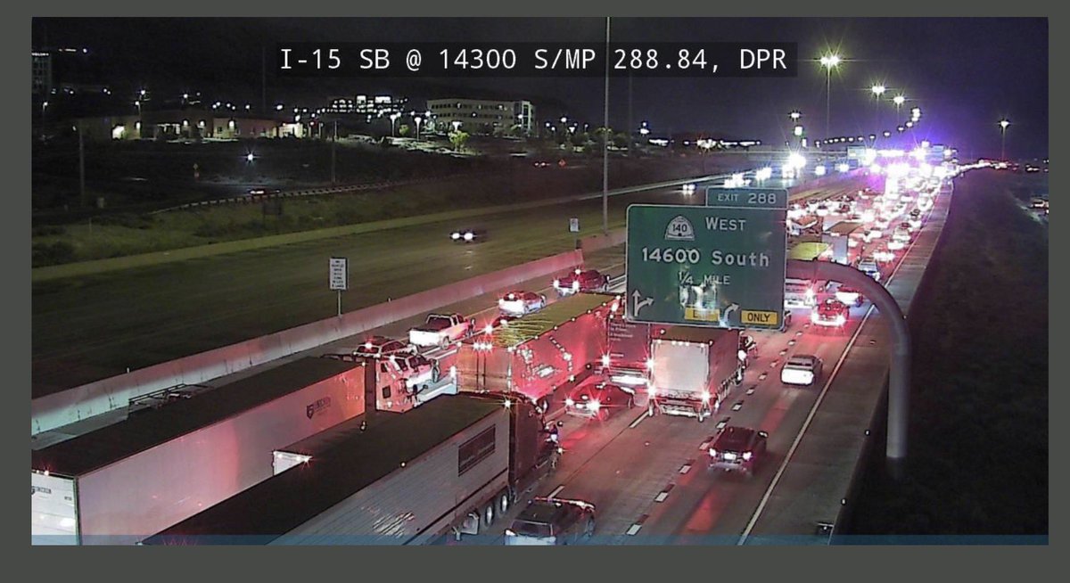 FailingとCountry Road のセット Southbound I-15 is closed at 14600 S. In Bluffdale. Use Redwood Rd