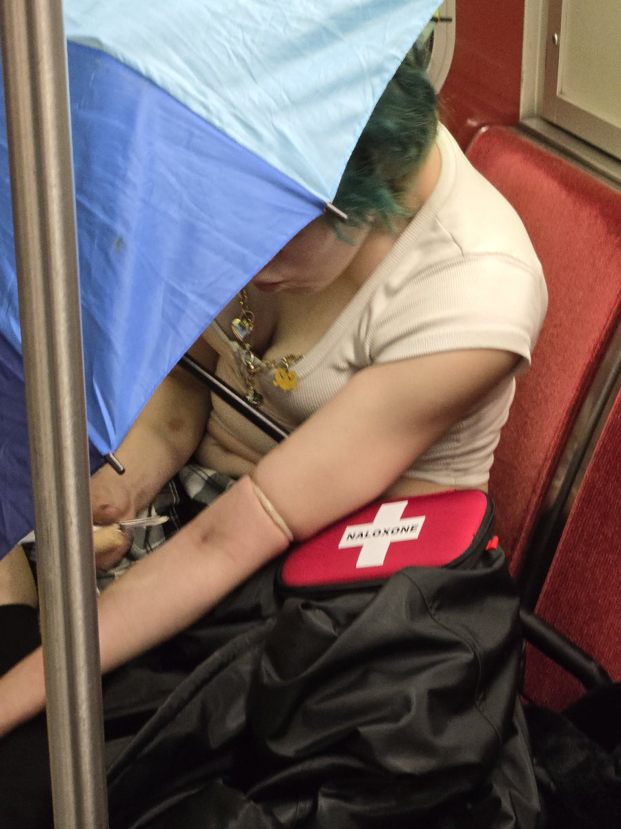 DougCookRD's tweet image. Umbrella up. Shoot up drugs @TTChelps #ttc