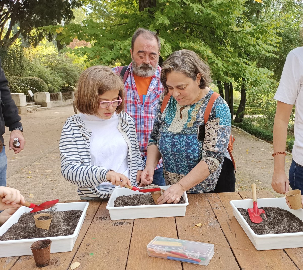 RJBOTANICO's tweet image. El programa #EmpowerParents, orientado a familias con hijos/as con #TEA, y en el que participa el @RJBOTANICO @CSIC  presenta su modelo de accesibilidad cultural al ministro de Cultura @culturagob @FECYT_Ciencia 
rjb.csic.es/empower-presen…