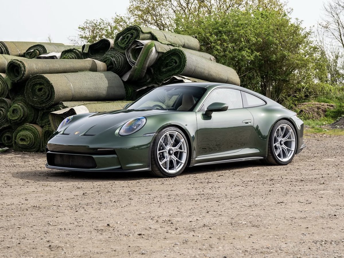 PorscheCIub's tweet image. Paint-to-Sample Oak Green 992 GT3 Touring