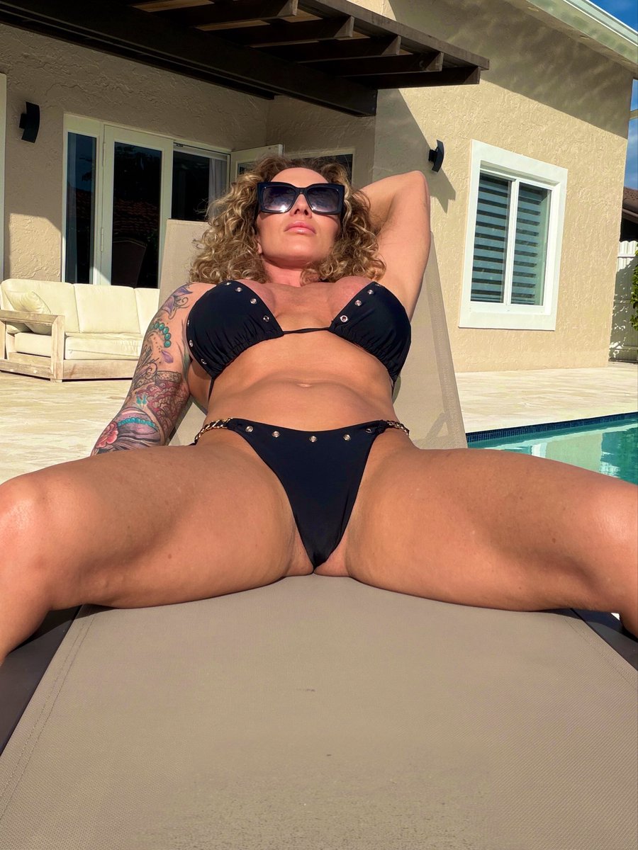 Lady Thalie tweet media